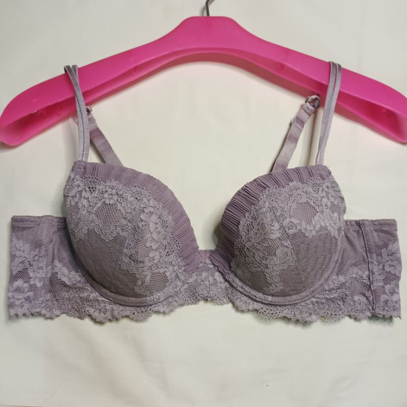 preloved bra branded vera wang size 38 A