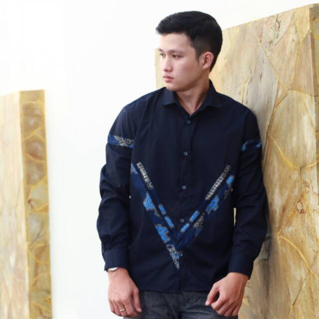 Loyal Kemeja Batik Sutra navy hem batik M L XL XXL