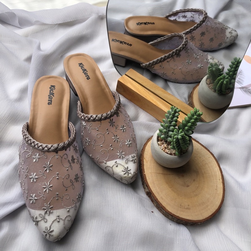 SANDAL SLOP MULES BRUKAT WANITA TERBARU HAK 3CM HIGHHELS PESTA WEDDING MODERN TERLARIS TERMURAH TASBIYA KELABANG HEELS 3 Sepatu Heels Wanita Selop Formal Cantik Nyaman TERBARU BERKIALITAS IMPORT Sandal Slop Slip On Teplek Wanita Sandal Cewek BROKLAT