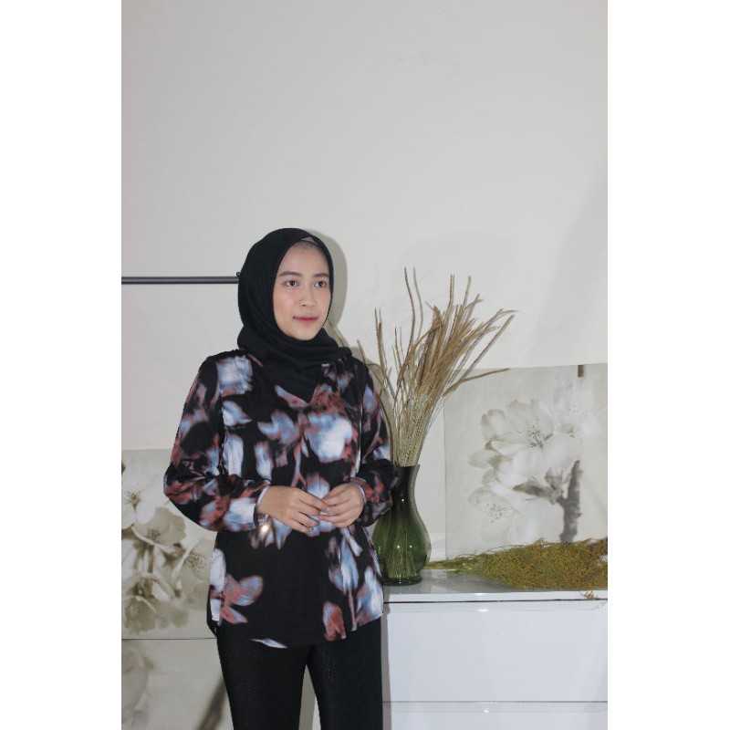 Old Navy Long Sleeves Floral Kemeja Blouse Wanita