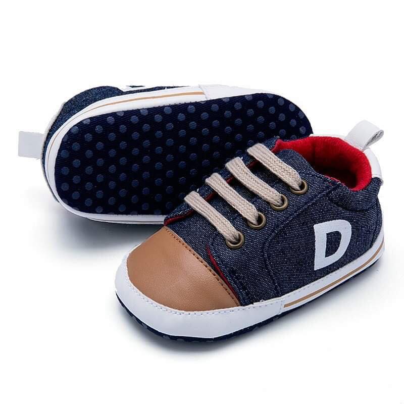 Prewalker / Sepatu bayi Initial &quot;D&quot;