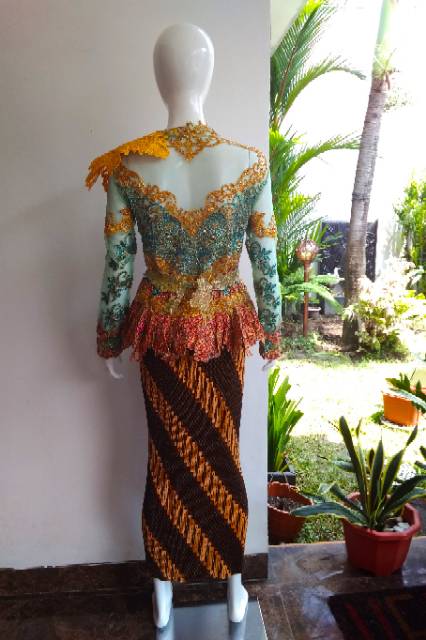 Kebaya payet