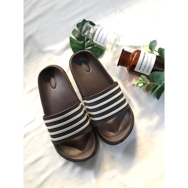 Sandal Slop Cowok Motif Garis Lokal Shevano 1359-2-Coklat Tua