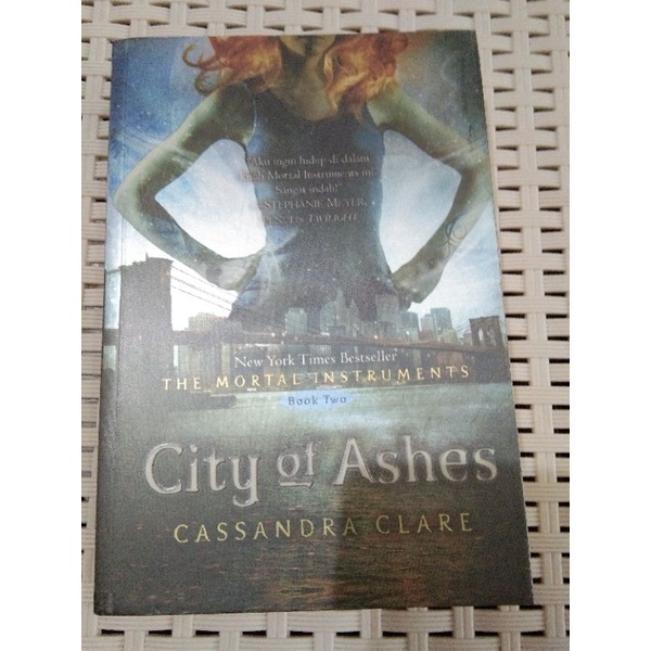 City of Ashes preloved the mortal instruments book 2 Cassandra Clare shadowhunter