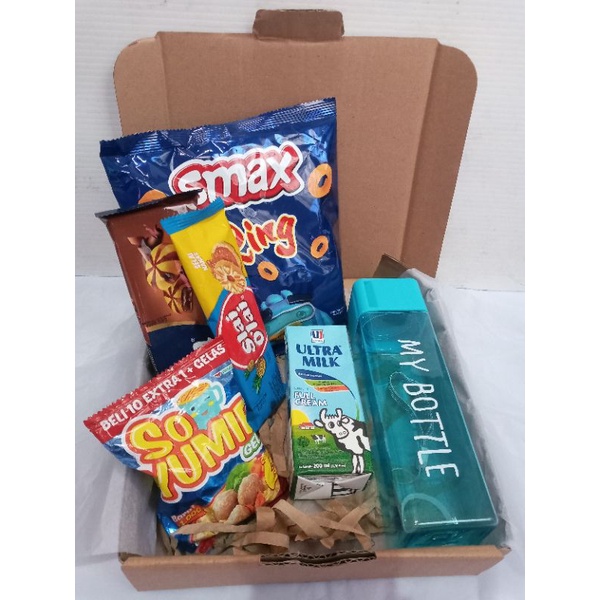 

HAMPERS SNACK BIRU + TEMPAT MINUM BY REQUEST UCAPAN