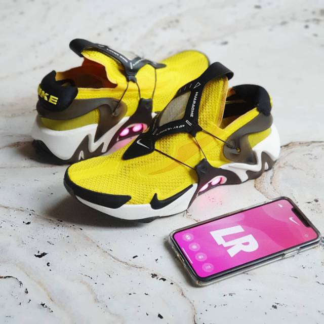 Nike Adapt Huarache Opti Yellow