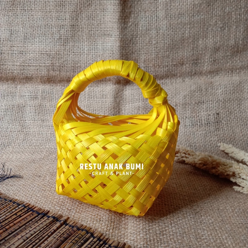 

Tas Bambu Permen 7cm Warna/hadiah/packaging/pesta/perayaan/wadahseserahan/hantaran/box/aksesoriswedding/lamaran/mahar/lamaran/nikah/catering/events/nasibox/homemade/restaurant/nasikotak/tumpeng