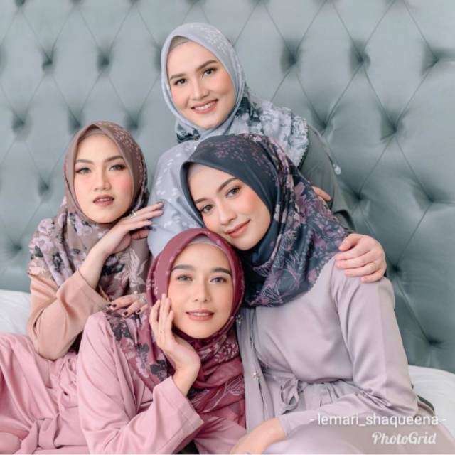 KUAS SCARF VANILLA BOOKED