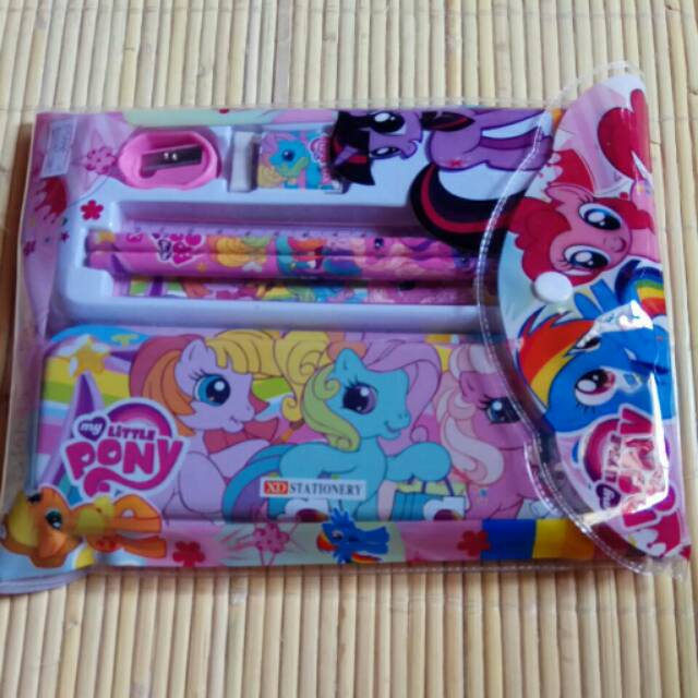 

Tempat pensil kaleng pony + pouch 9549