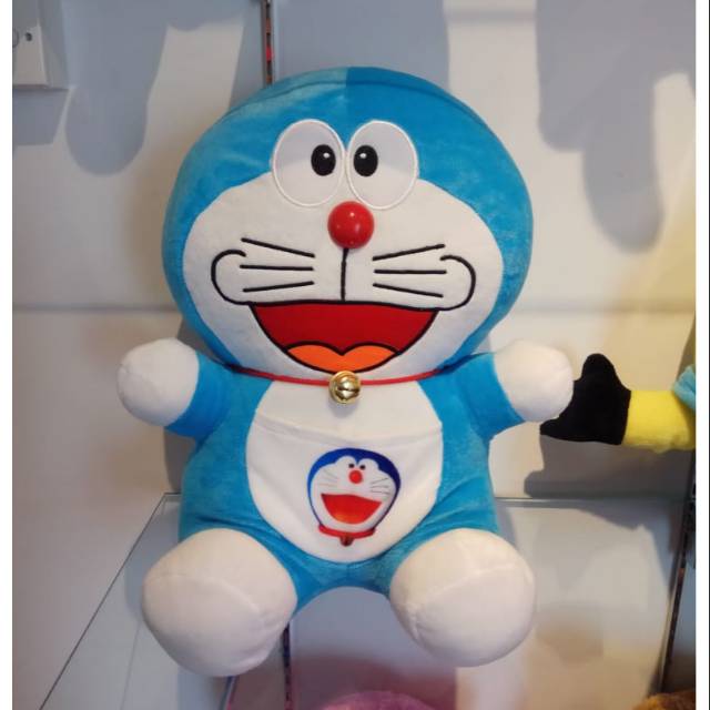 Boneka Doraemon Besar