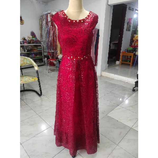 gaun pesta merah maroon