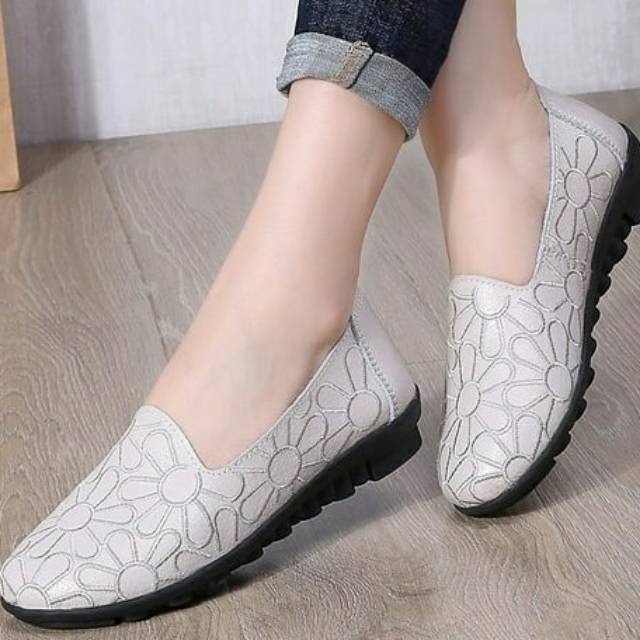 Sepatu wanita import slip on