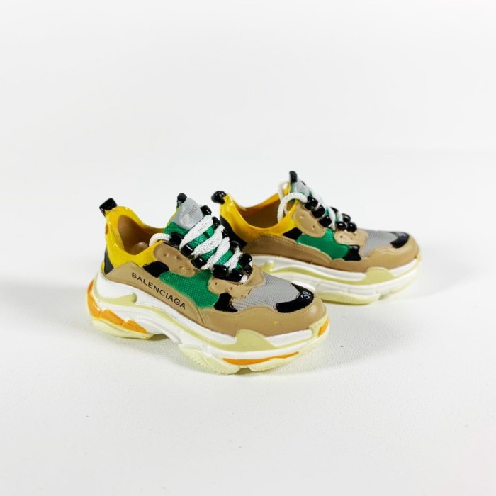 BALENCIAGA TRIPLE S BEIGE GREEN YELLOW 3D SNEAKERS KEYCHAIN MINIATUR