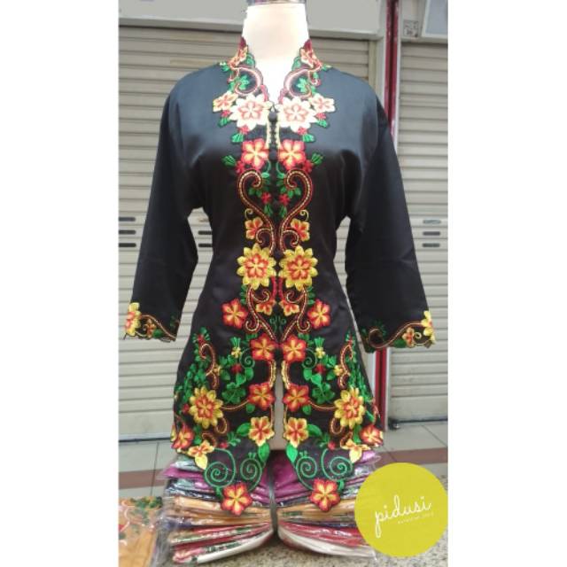 Kebaya encim bordir kombunasi warna