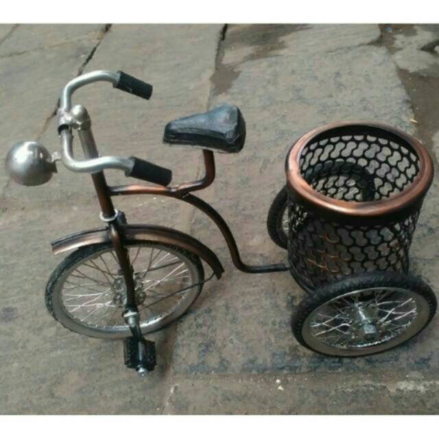 MINIATUR SEPEDA KERANJANG BAHAN BESI