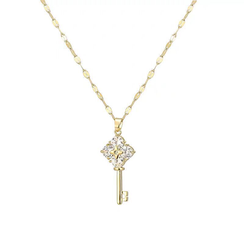 Kalung Jepang Korea Perempuan Baja Titanium Temperamen Emas Rantai Klavikula Trendi Influencer Zirkon Kunci Liontin Gratis Pacar Tidak