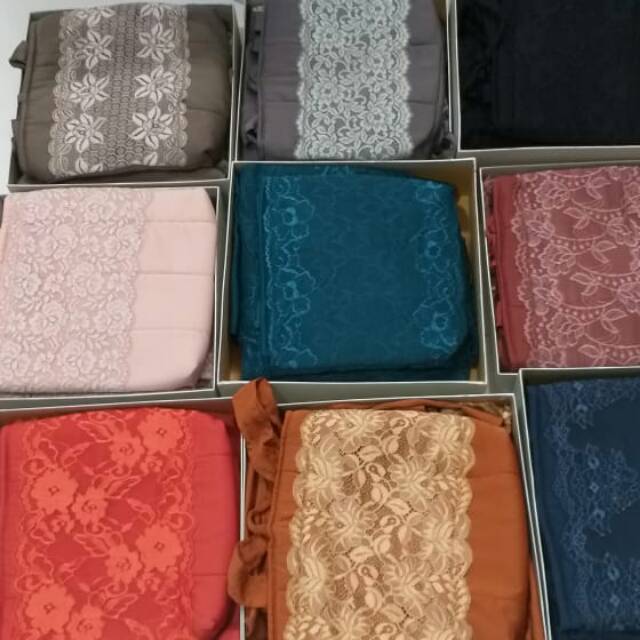 Mukena silky renda lebar