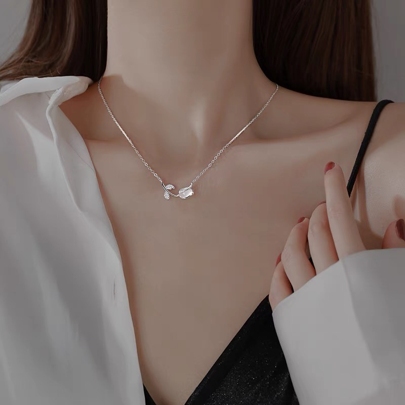 YEEZII Kalung Rantai Liontin Bunga Tulip Hias Kristal Warna Silver / Gold Untuk Wanita