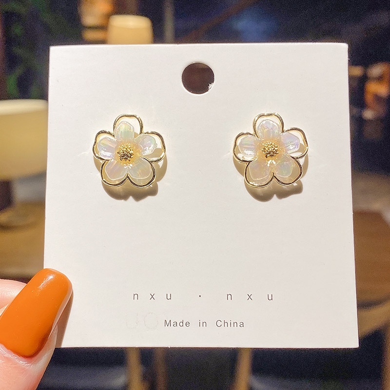 Anting Tusuk Motif Bunga Kecil Simple Trendy Untuk Wanita