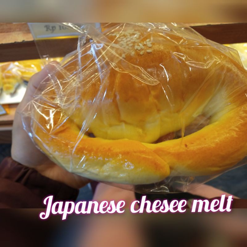 

maple bakery japanese chesee melt( 2pcs)