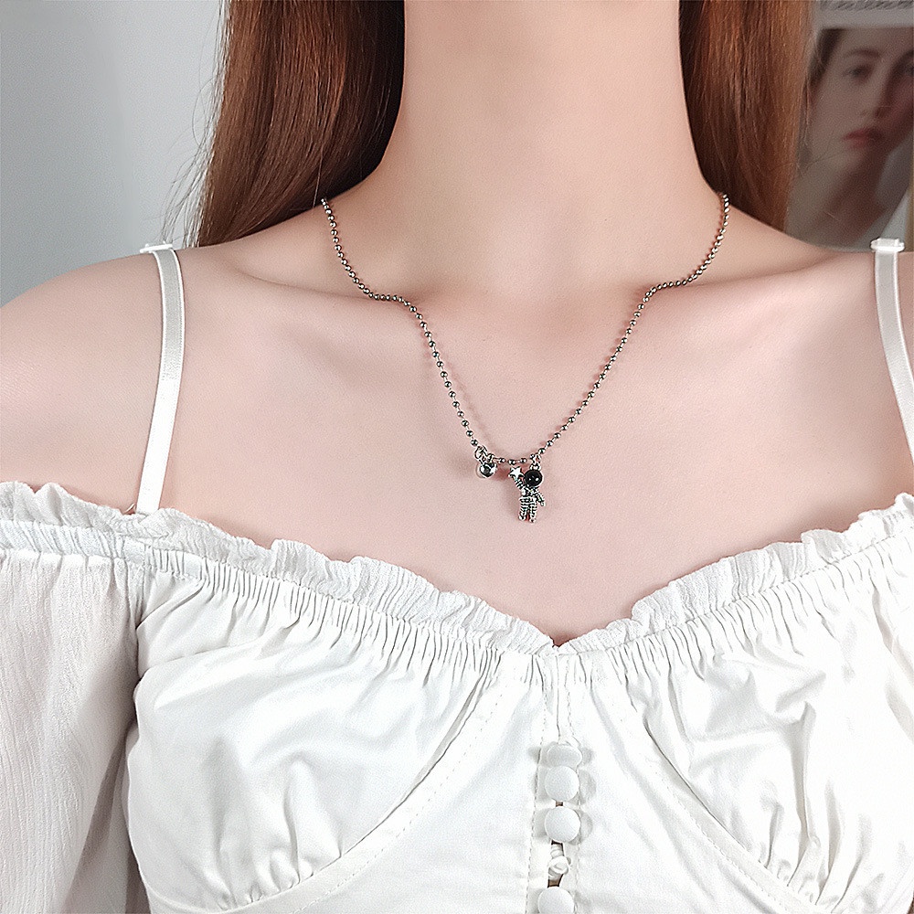 2pcs Kalung Rantai Choker Liontin Astronot Gaya Korea Untuk Pasangan