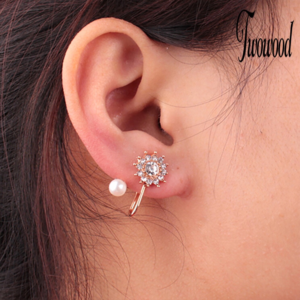 1 Pasang Anting Stud Desain Snowflake Untuk Kencan