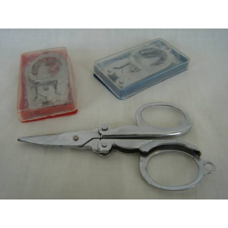 

Gunting Kecil Lipat Tajam Stainless /Gunting Lipat