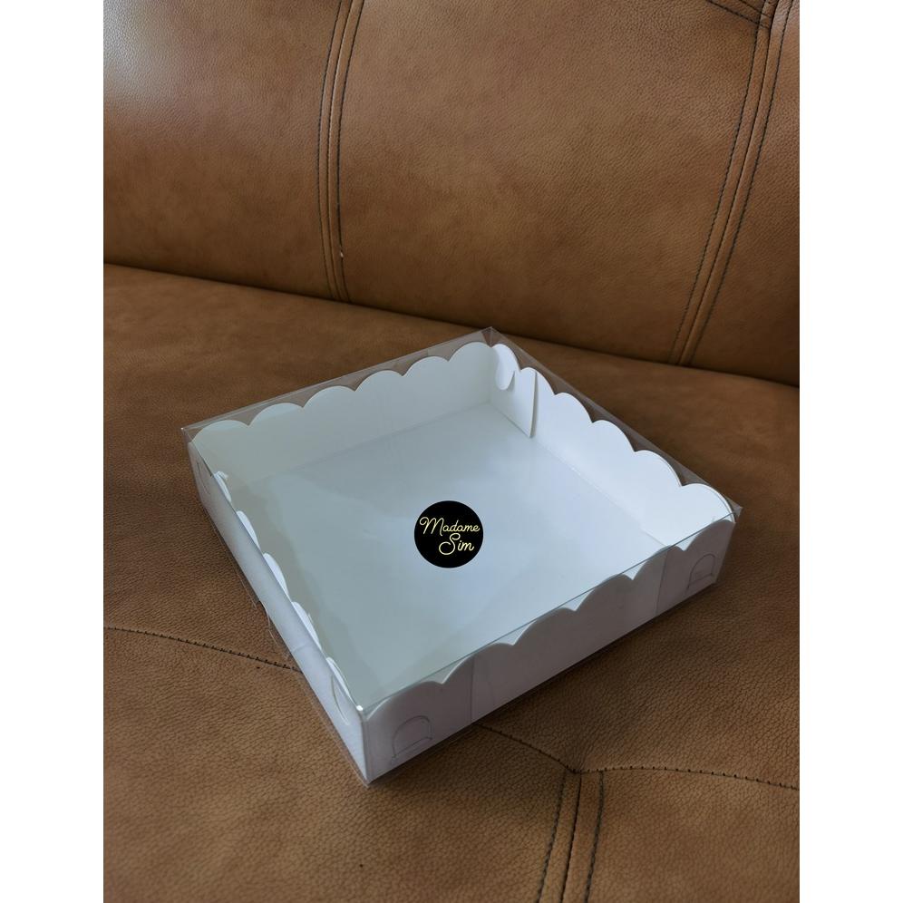 

Box Mika Putih - Dus Kue - Kotak - Kardus 20.5 X 20.5 X 4.5 Cm (Isi : 10 Pcs)