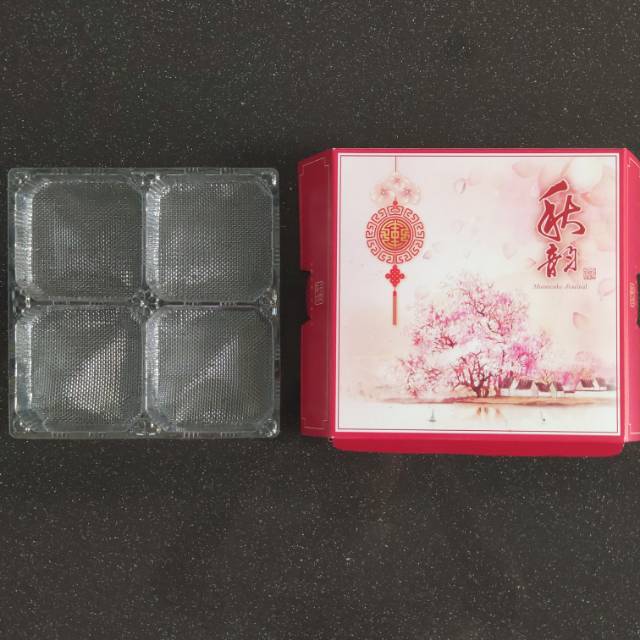 

Box mooncake impor isi 10 pcs warna merah-putih