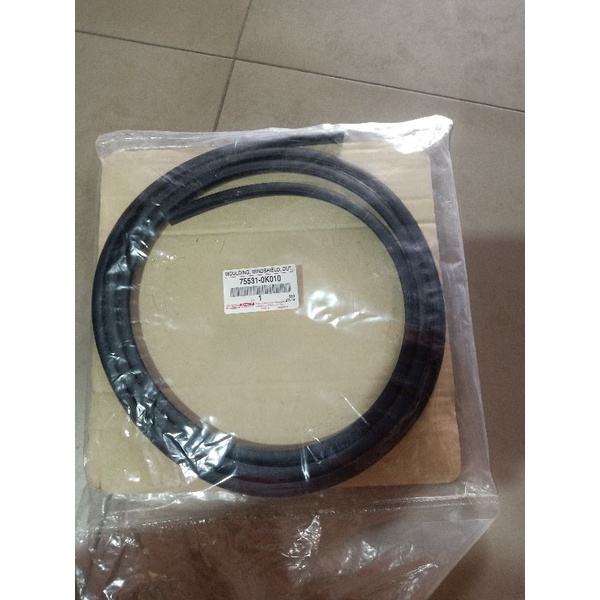 karet kaca list kaca depan grand fortuner 2008/2015 original