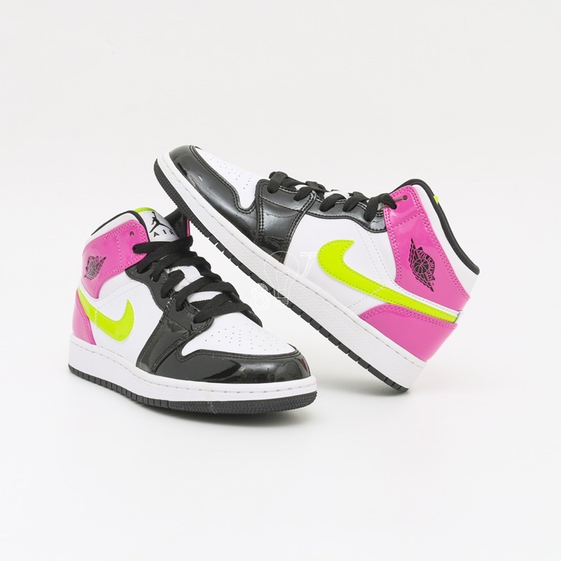 Air Jordan 1 Mid Fuchsia GS Women