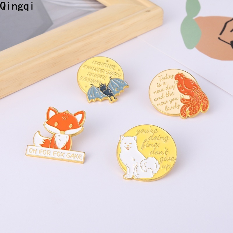 Bros Pin Enamel Bentuk Kartun Hewan Anjing / Rubah / Kelelawar / Huruf Untuk Hadiah