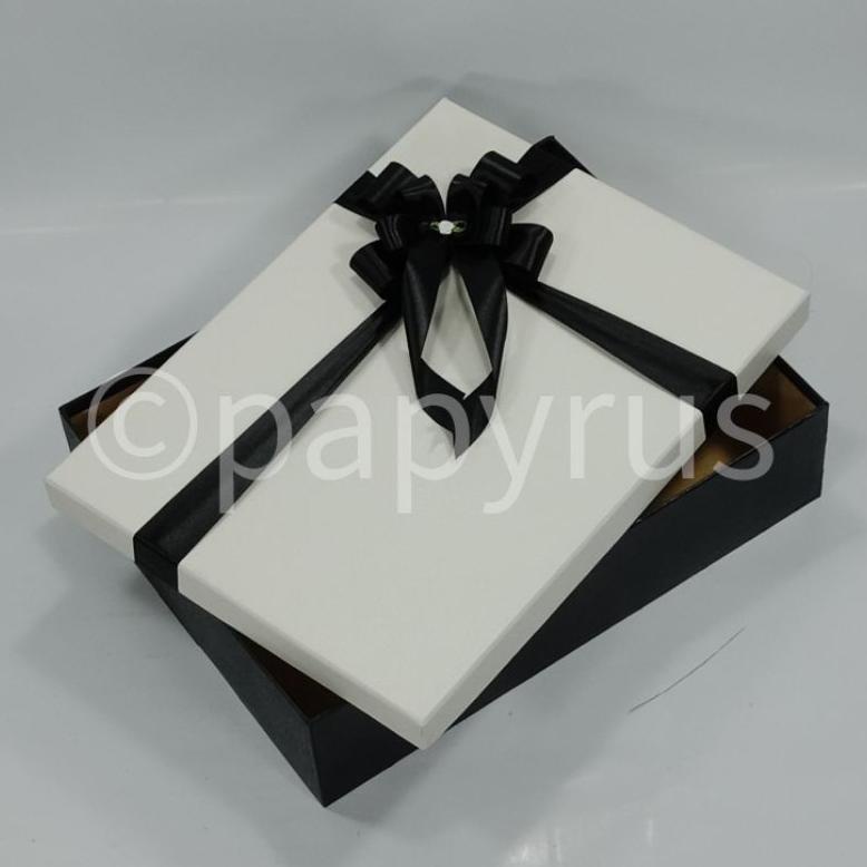 

Papyrus 30X40 Tinggi 10Cm Kotak Kado Gift Box Hadiah