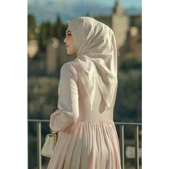 Buttonscarves granada cream tan