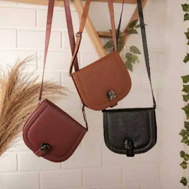 TAS WANITA TAS SELEMPANG TAS MURAH GESPER OVAL