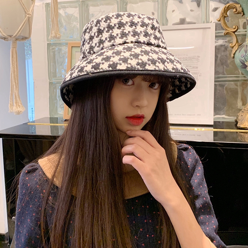 versi Korea dari kotak kotak topi musim dingin topi ember versi Korea dari kotak kotak topi musim dingin topi ember