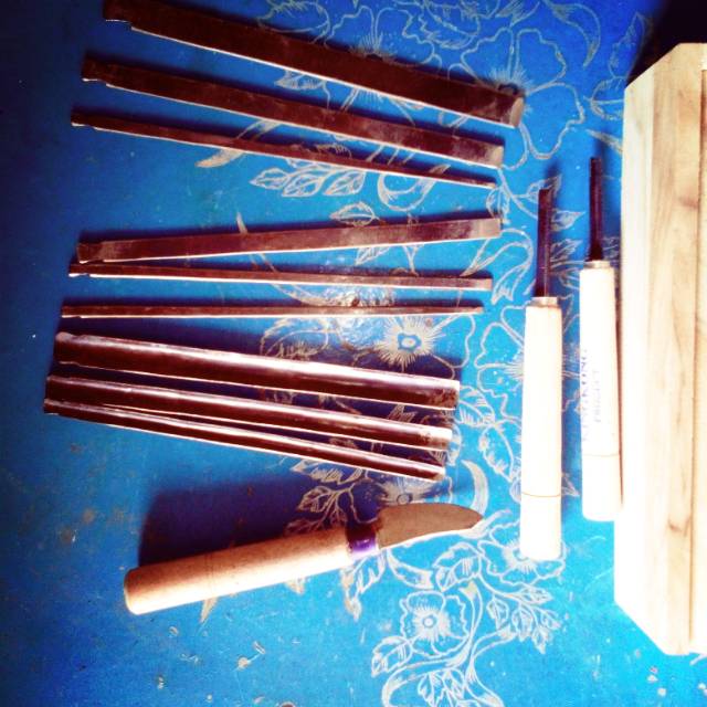 Tatah bambu pahat untuk bambu