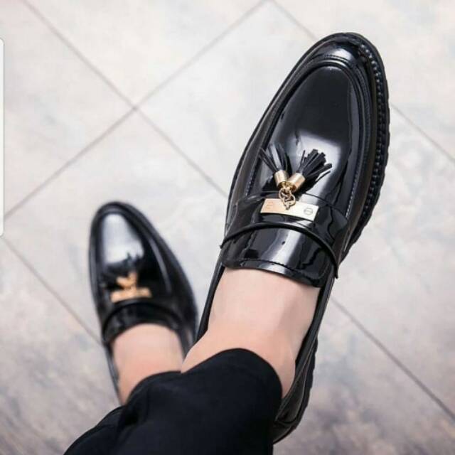 SEPATU WANITA VINTAGE DOCMART LOAFERS LONCENG SEMI KULIT GLOSY MODEL IMPORT KOREA