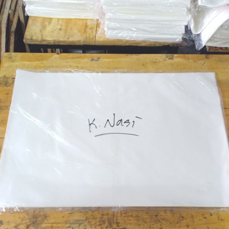 

Kertas Nasi Foodgrade Anti Minyak 27 x 30 cm (100 lbr)