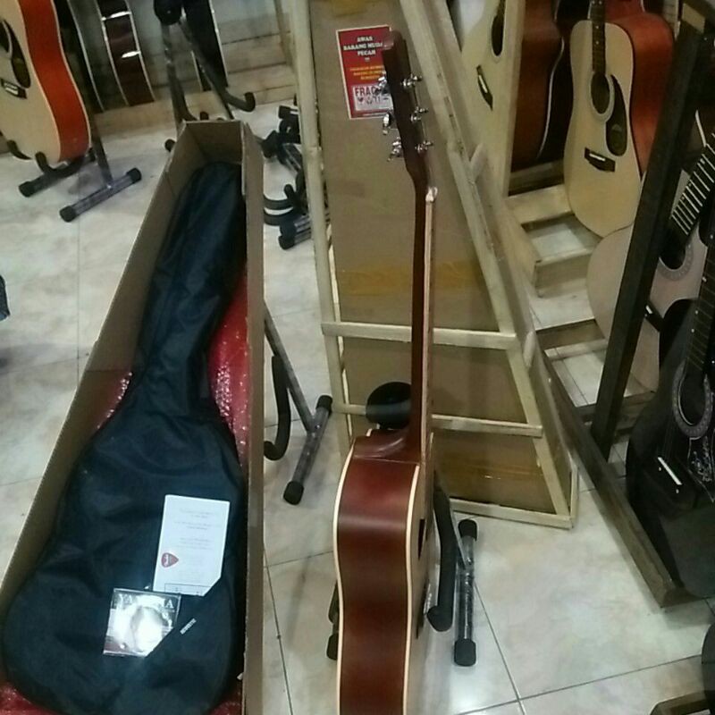 gitar akustik jumbo Coleclark