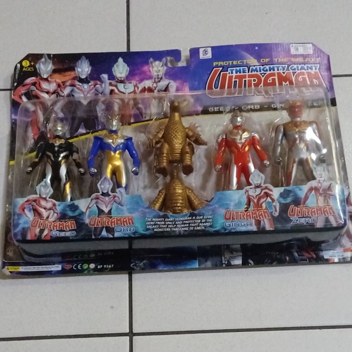 Mainan The Mighty Giant Ultraman 9567