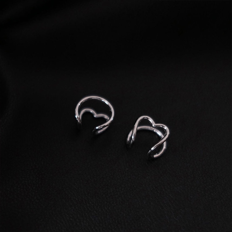 2 Pcs / Anting Klip Telinga Cinta Fashion Aksesoris Wanita