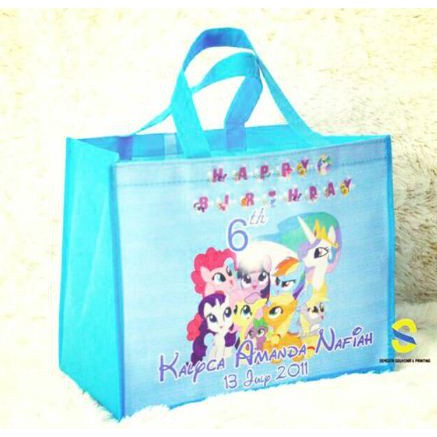 

Tas Pesta Ulang Tahun Anak / Goodie bag Jinjing Bento Tebal/ Tas Ulang Tahun Foto sendiri