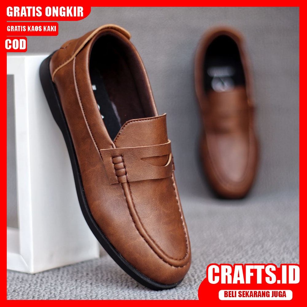 CRAFTS X PECCO Sepatu Slip On Pria Sepatu Pria Casual Kulit Syntetik Sepatu Kasual Pria Pantofel Kerja Kuliah Semi Formal Original Kekinian Murah Terlaris