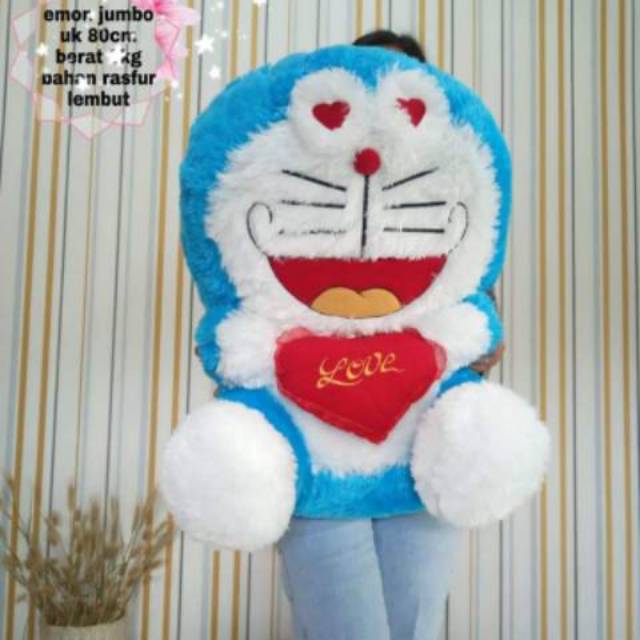 Boneka Doraemon love jumbo.