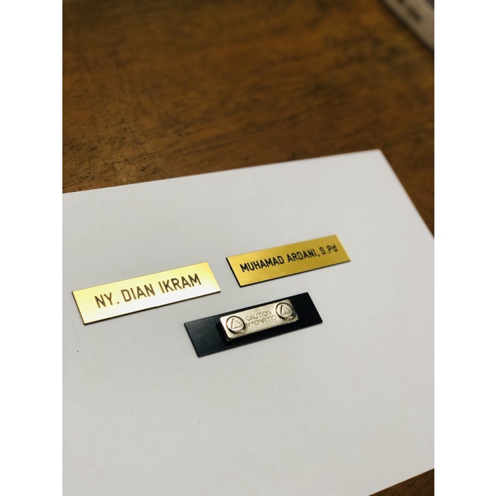 

Dijual Name Tag Nama Dada Kuning Emas (Gold) Magnet Terlaris