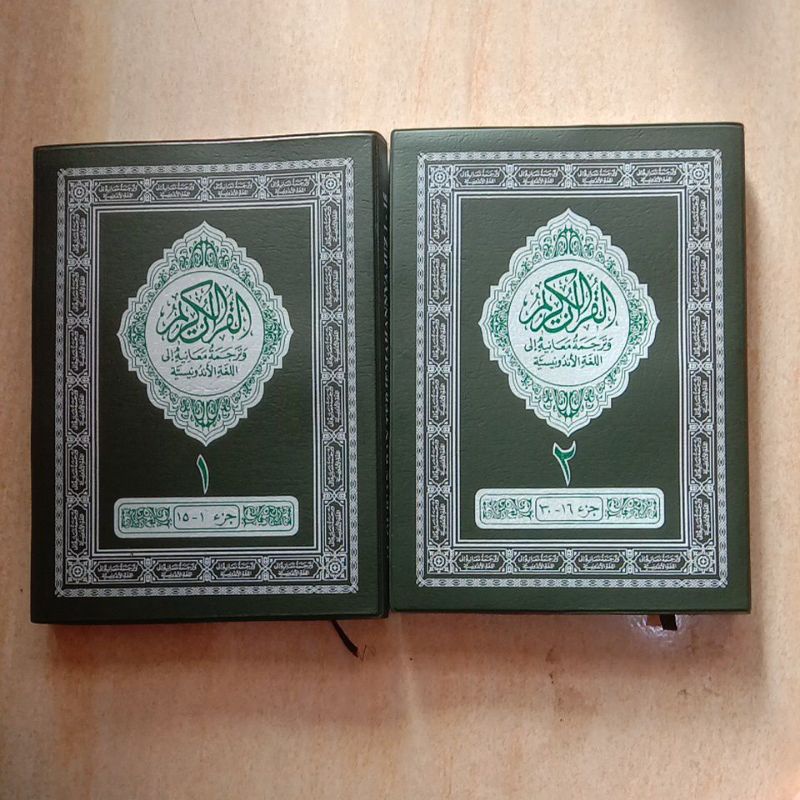 Al Qur'an 2 Jilid Kudus Besar jus 1-15 dan 16-30
