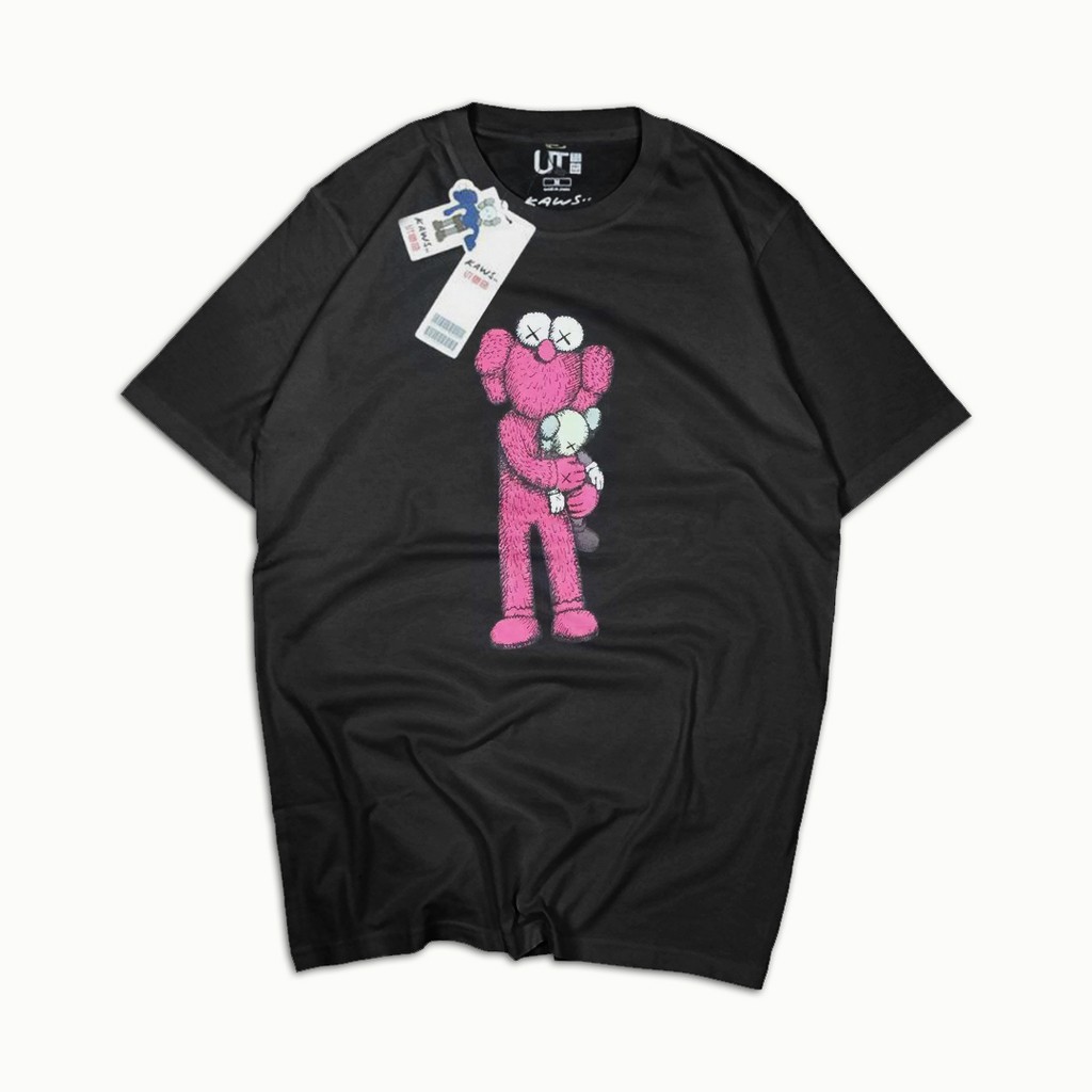 (COD) KAOS UNIQLO x KAWS - PINK DOLL