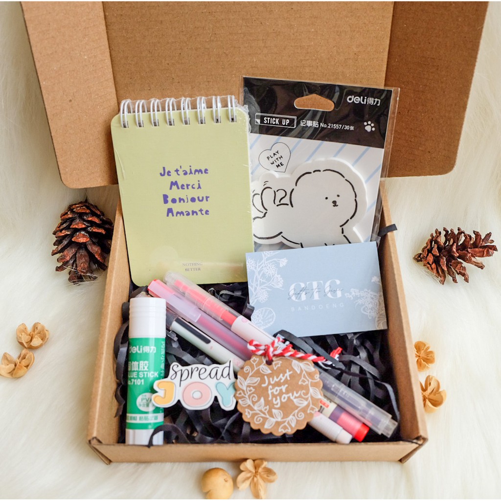 Hampers Lebaran Idul Fitri Valentine Hadiah Kado Birthday Graduation Surprise Gift Box isi Alat Tuli