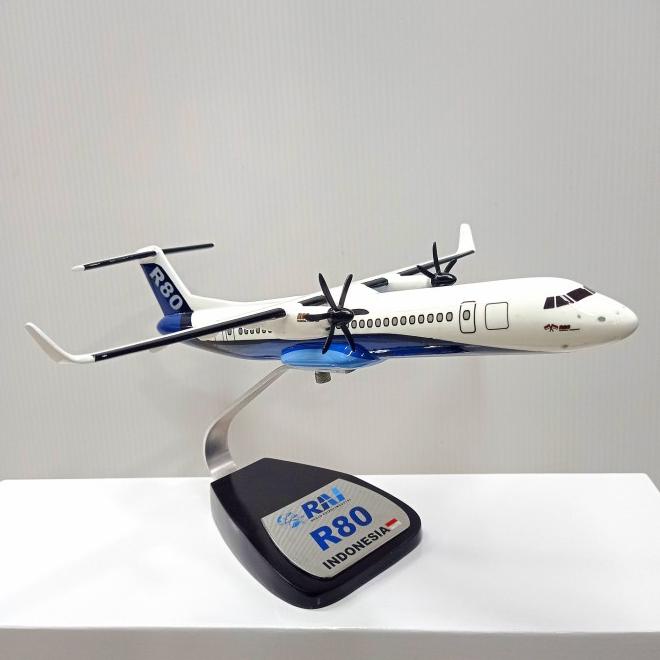 Miniatur Pesawat R80 Indonesia
